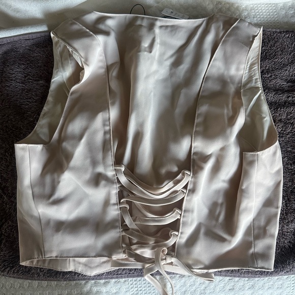 Fashion Nova Cream Sleeveless Button-Front V-Neck Top - Picture 5 of 6